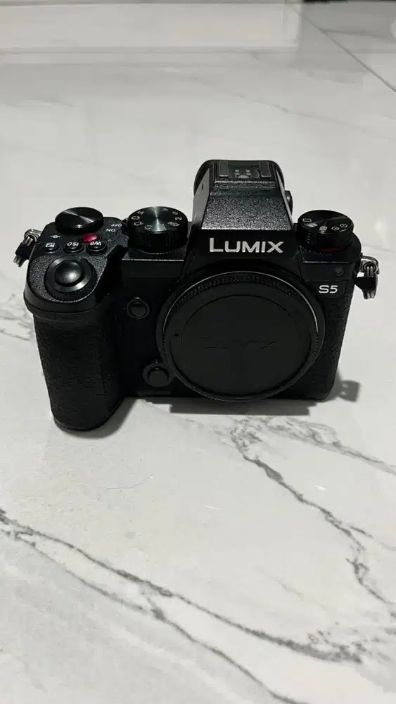 Camera Lumix S5