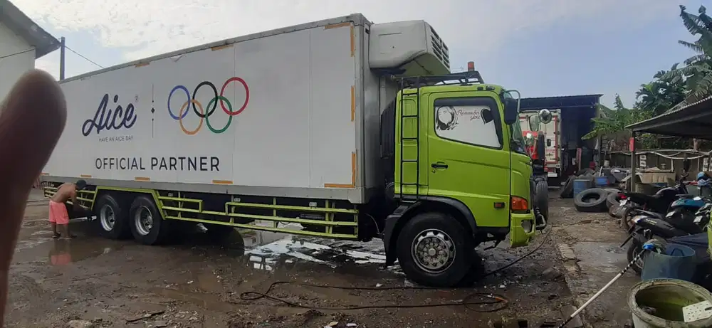 Hino 6x2 FL 235 JW 2015 Diesel tanpa box cocok dipasang  wingbox