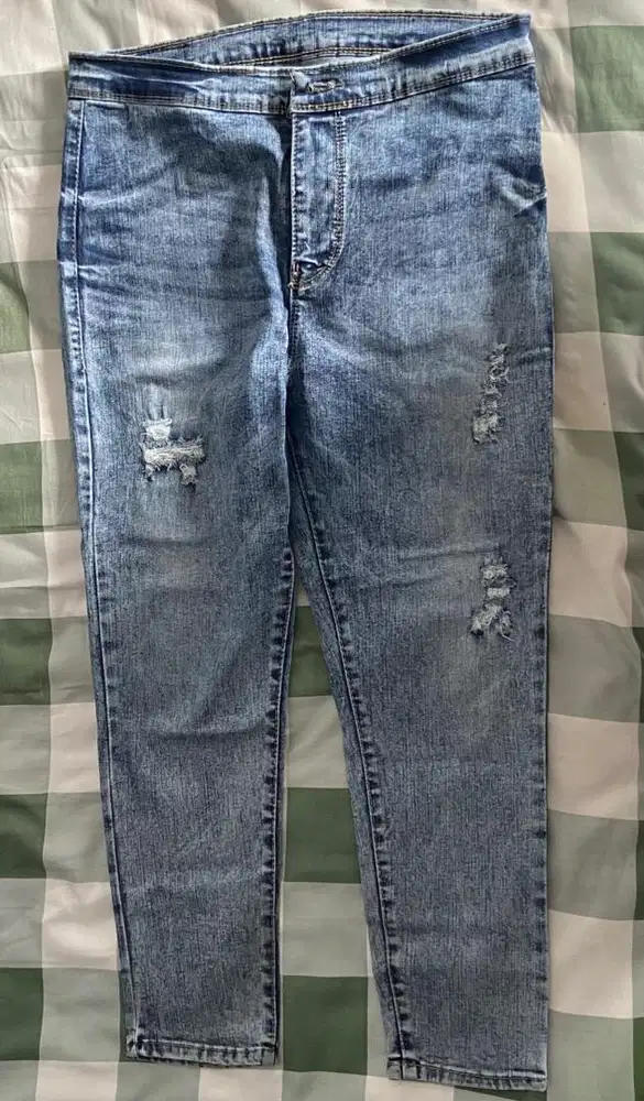 Jeans sobek keren