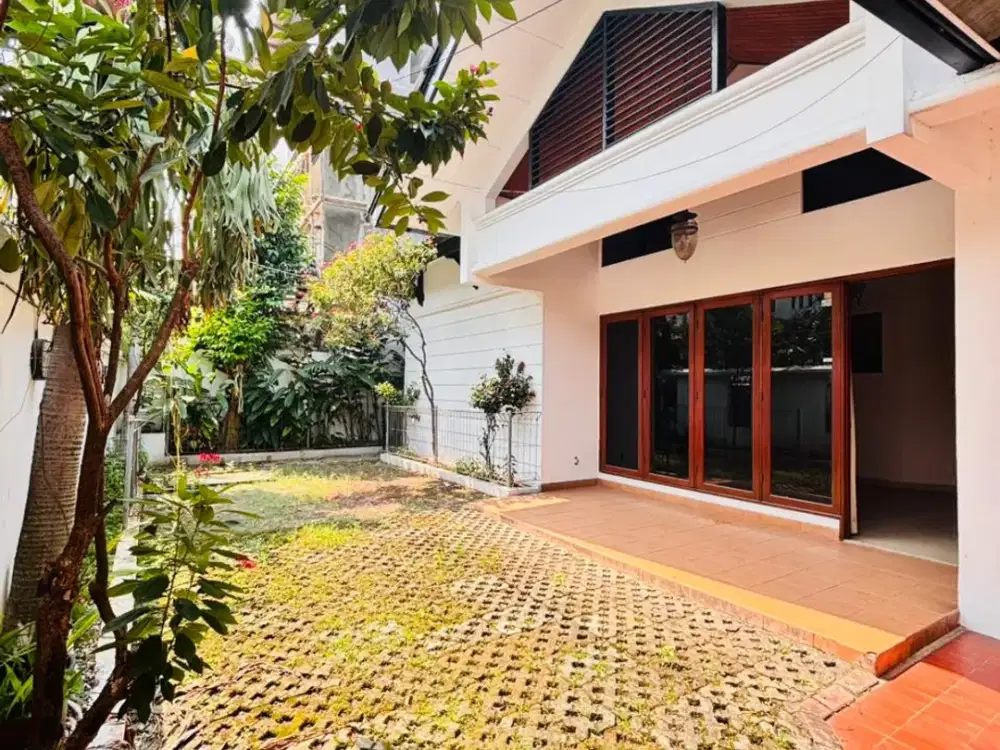 DISEWAKAN RUMAH CANTIK BISA UNTUK KANTOR DI LAMANDAU KEBAYORAN BARU JAKARTA SELATAN