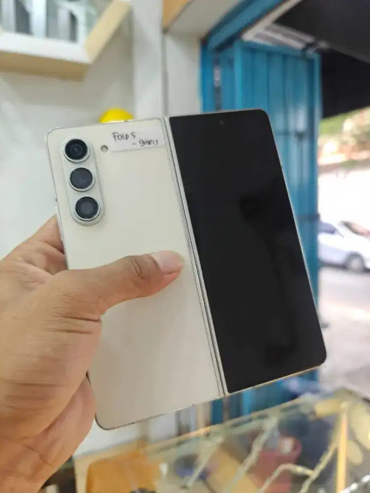 Samsung fold 5 minus layar dlm depam garis