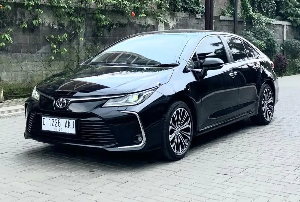 COROLLA ALTIS V 1.8 AT 2022/2023 LowKM 20rb RECORD TOYOTA BANDUNG