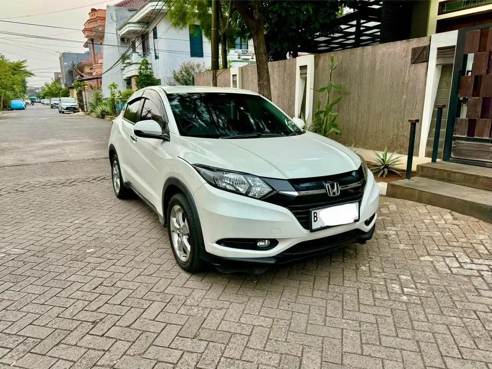 Km 70rban! Honda HRV E Matic 2018 Pajak Bulan 05-2027 & Beat Iss