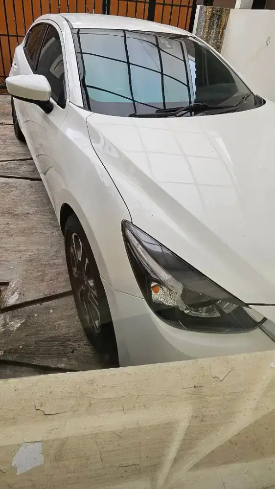 MAZDA 2 SkyActiv GT 2015 PUTIH KEYLESS