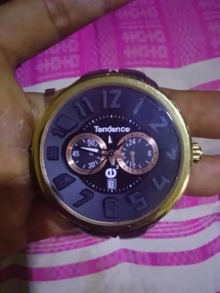 Jam tangan TENDENCE Round Gulliver Black Rubber Strap 02046012AA