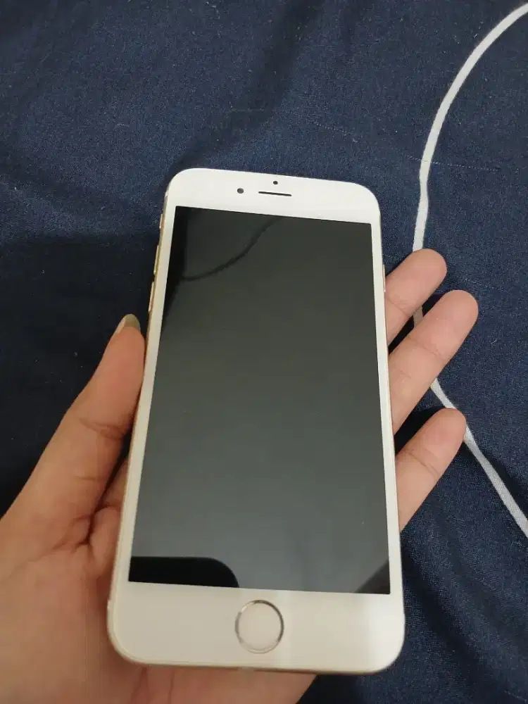 Di jual iphone 6,, minus ke kunci emai'y