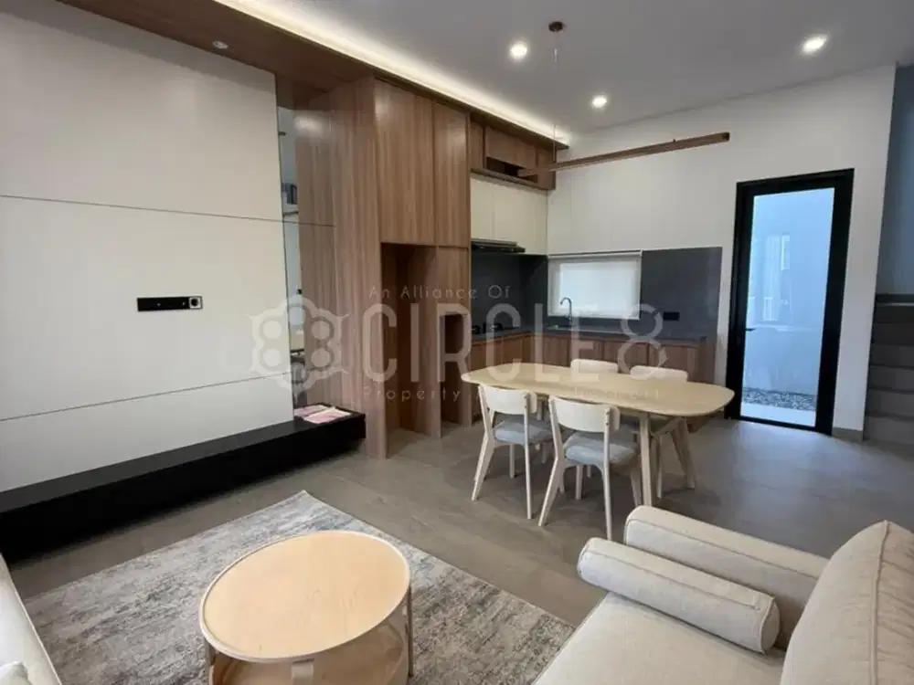 Sudah Lengkap Dengan Furniture, Rumah Berdesain Modern Di Setra Duta, Bandung