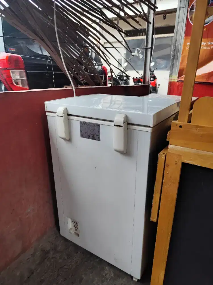 Freezer Box Ukuran 100 L merek TCL