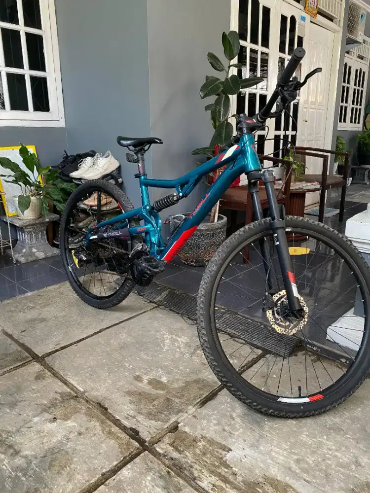 Sepeda gunung Thrill Oust 1.5 Alloy Ring 27,5 Green Red