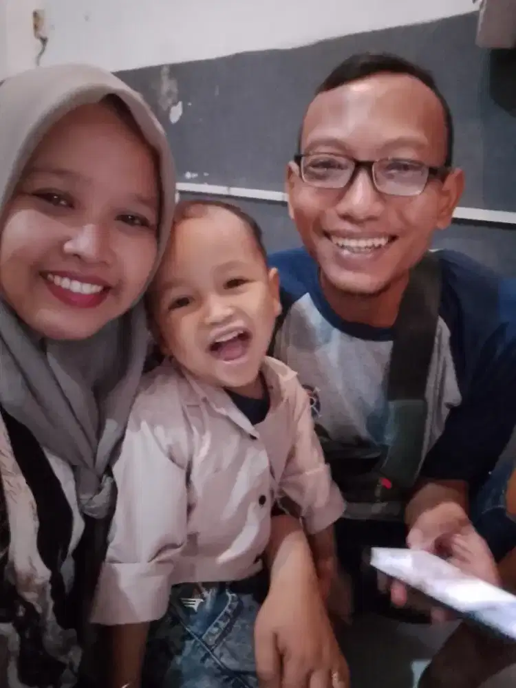 Kami pasutri mencari pekerjaan