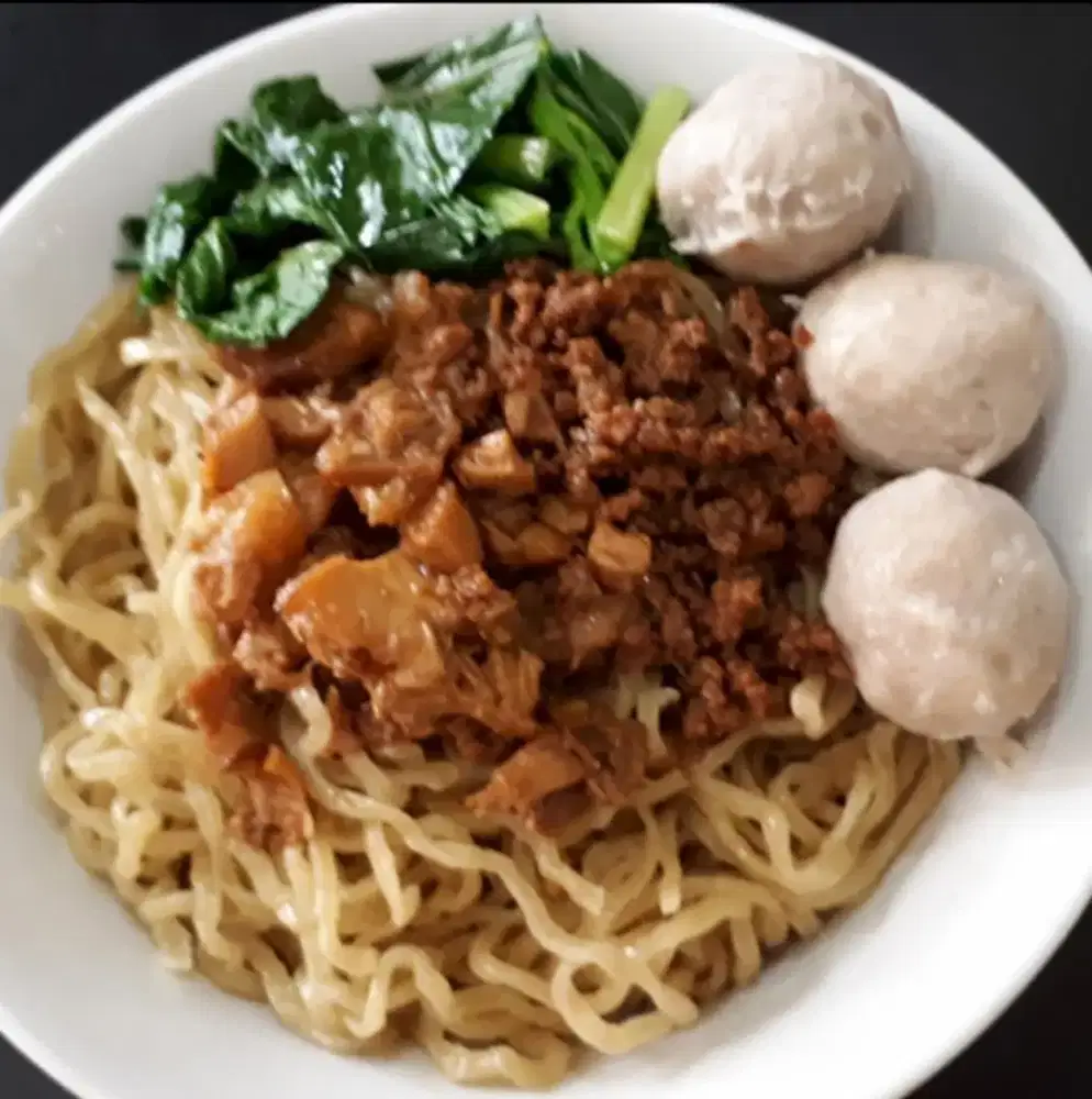 Waiter,  karyawan bakmi