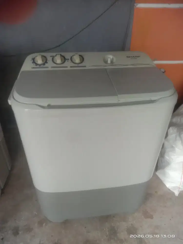 Mesin cuci Sharp bagus seperti baru