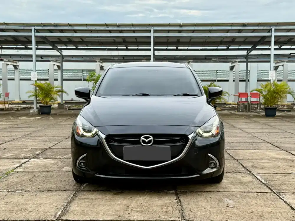 Mazda 2 R 2017 hitam