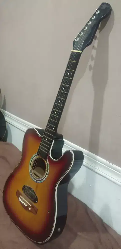 Gitar akustik sdh bisa electrik ada spul, colokan, volume cod ok