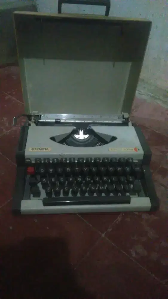 Mesin tik manual olympia