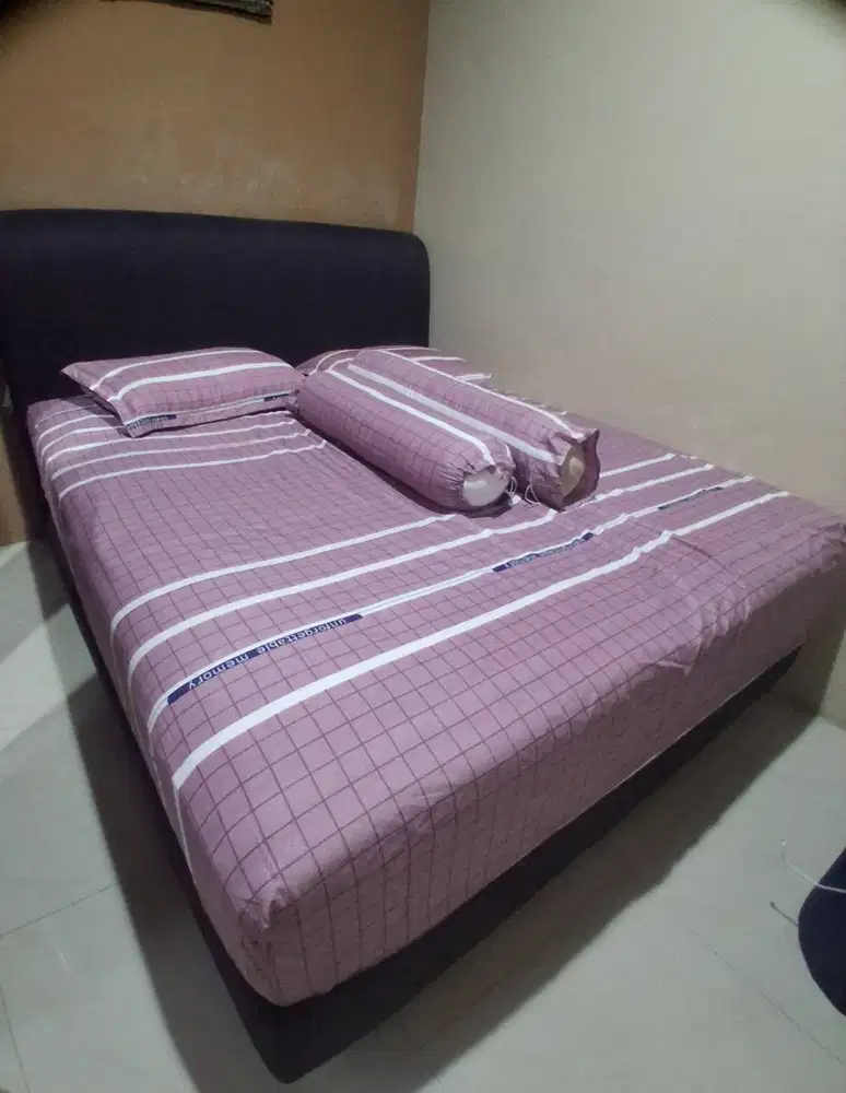 Dijual Set Matras plus Dipan uk 180 x 200 cm kondisi baik dan murah