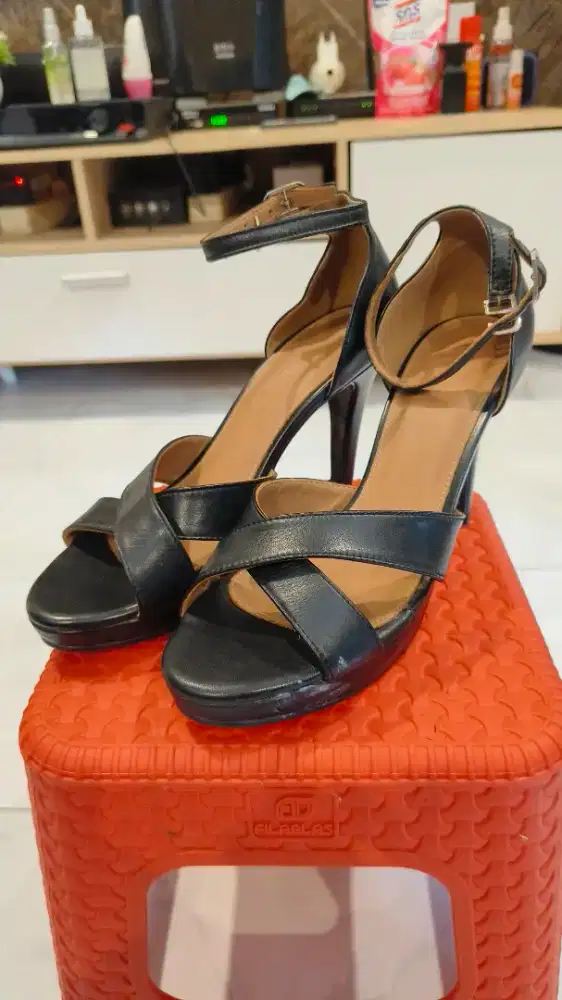 Sepatu heels Buccheri uk 39