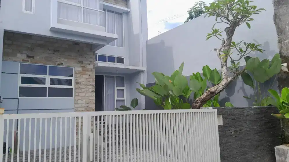 DISEWAKAN RUMAH BARU LUX MEWAH