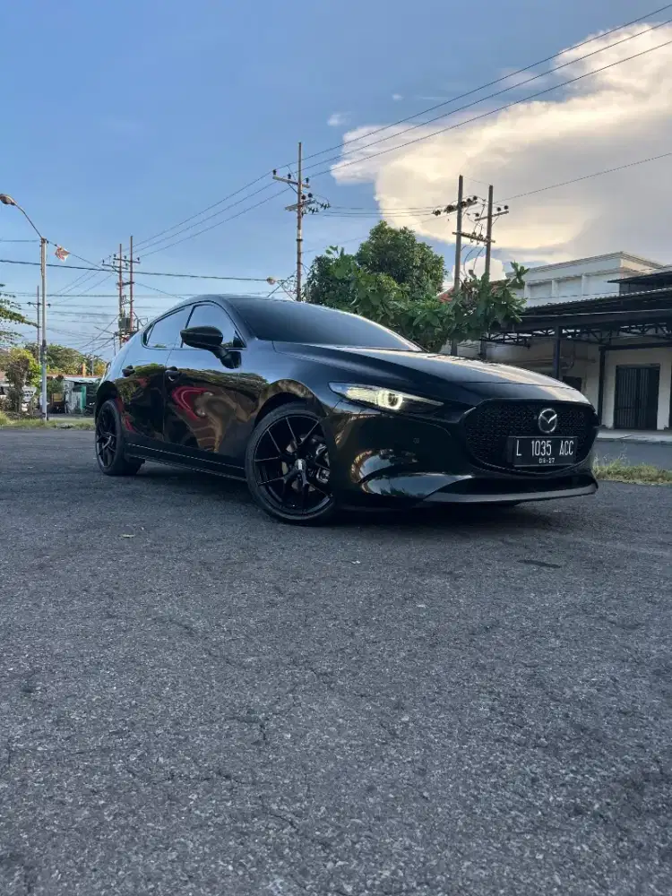 MAZDA 3 2.0 SKYACTIVE AT 2022 HITAM HATCHBACK
