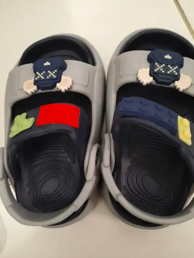 Sandal dan sepatu