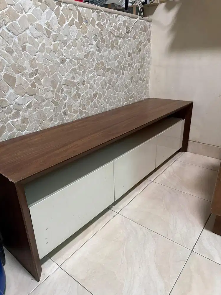Meja Tv bahan kayu informaa