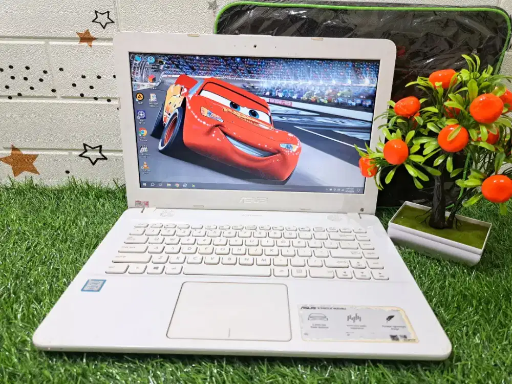 Core i3 gen 6  asus X441U putih normal semua siap pakai lancar jaya