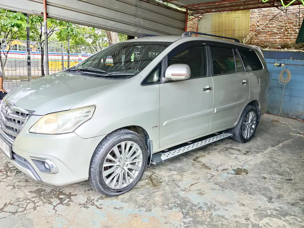 Toyota Kijang Innova 2010 Bensin