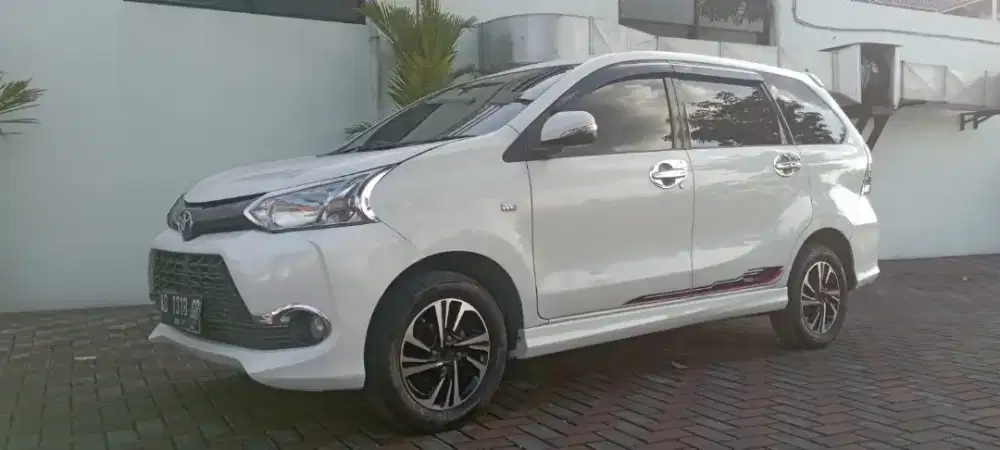 Dijual Toyota Avanza Veloz 1.3 transmisi Automatic tahun 2015.