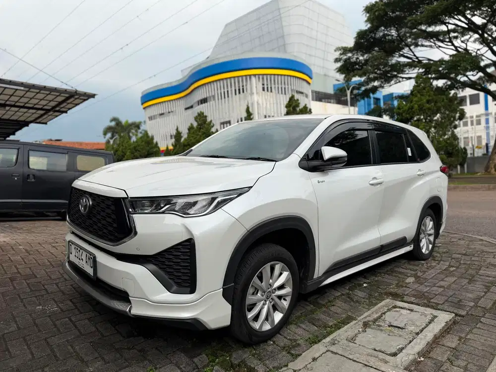Innova Zenix HEV Hybrid V AT Improvement 2025 (D) Putih KM 5k Full ORI