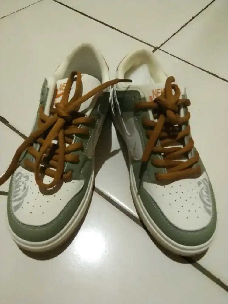Sepatu wanita santai
