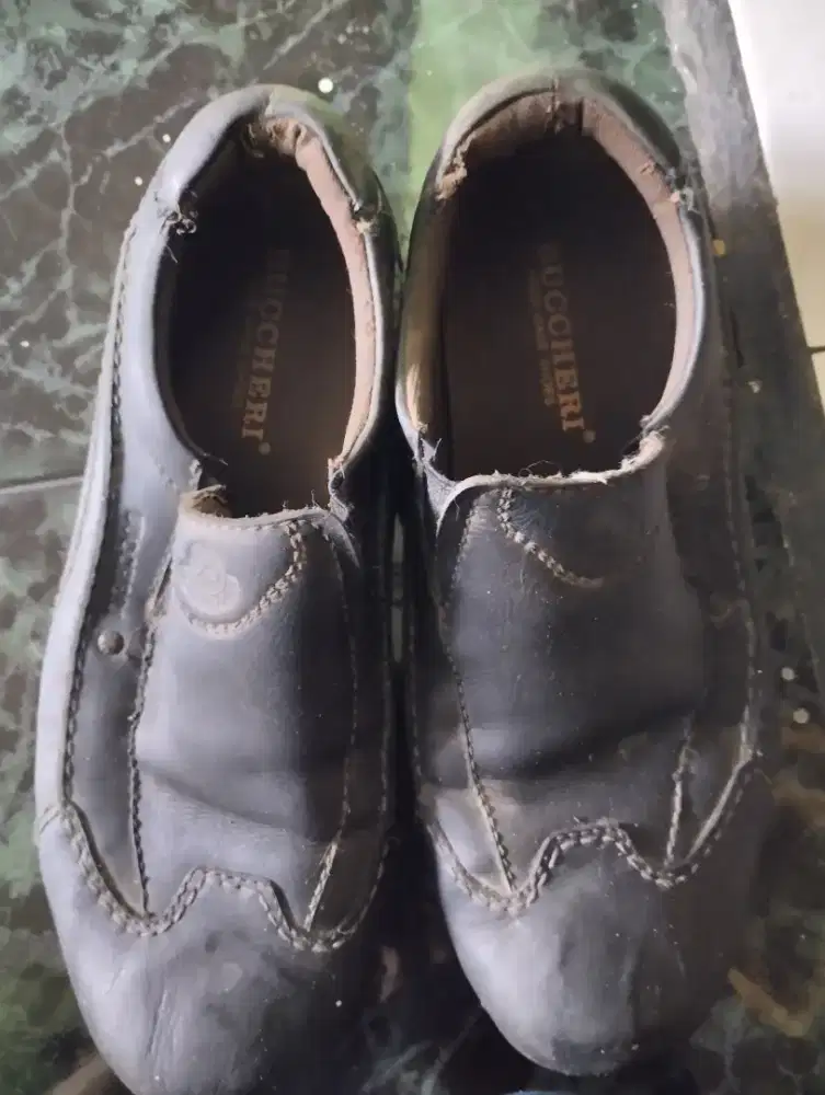 Sepatu Bucherty uk 40