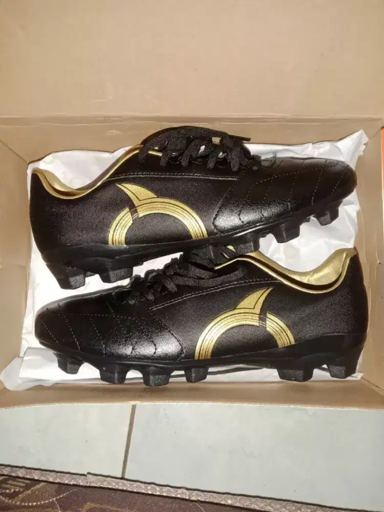 Sepatu bola ortuseight Mirage FG ORIGINAL black gold