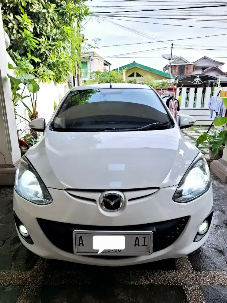 Mazda 2 Sedan 2011