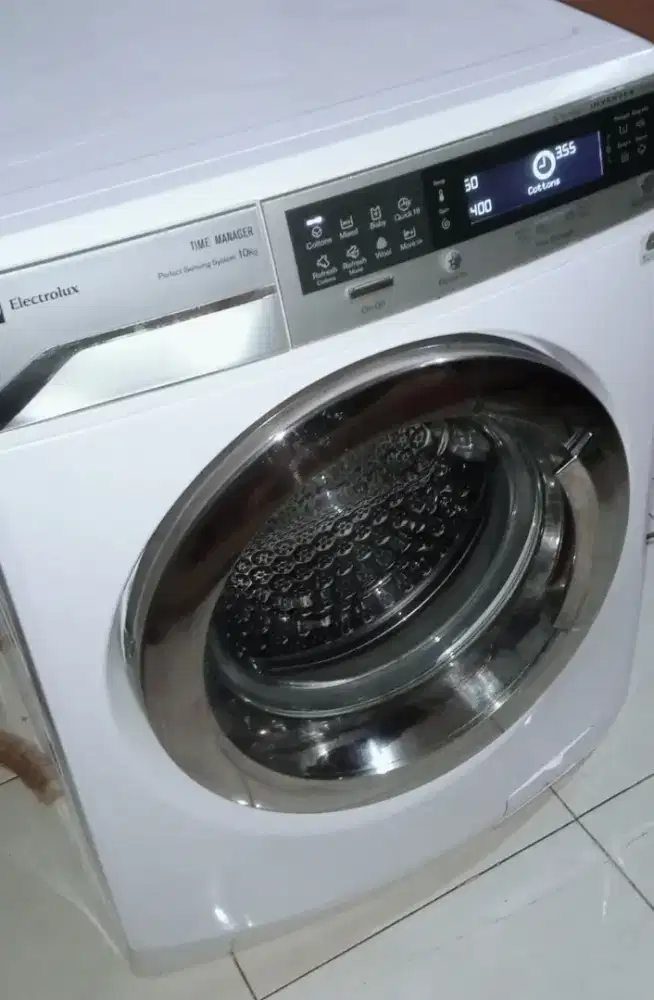 Mesin cuci frontloading electrolux 10kg vapour inverter,like new,mulus