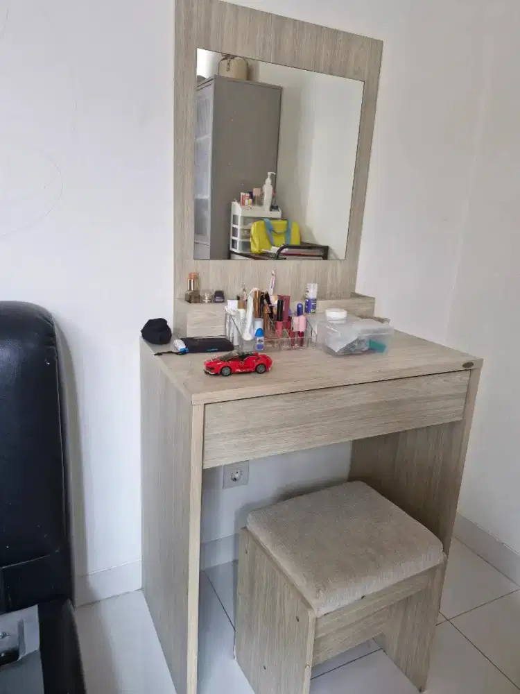 Meja rias merk informa