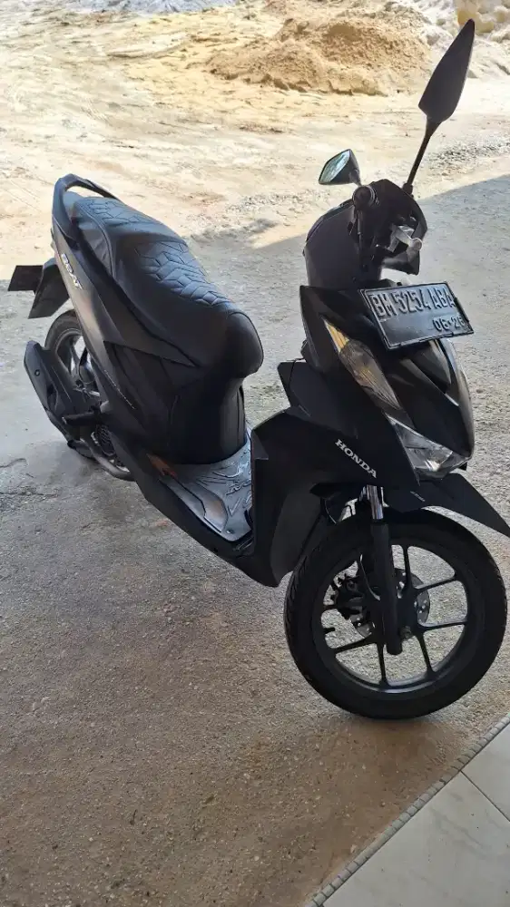Beat deluxe hitam