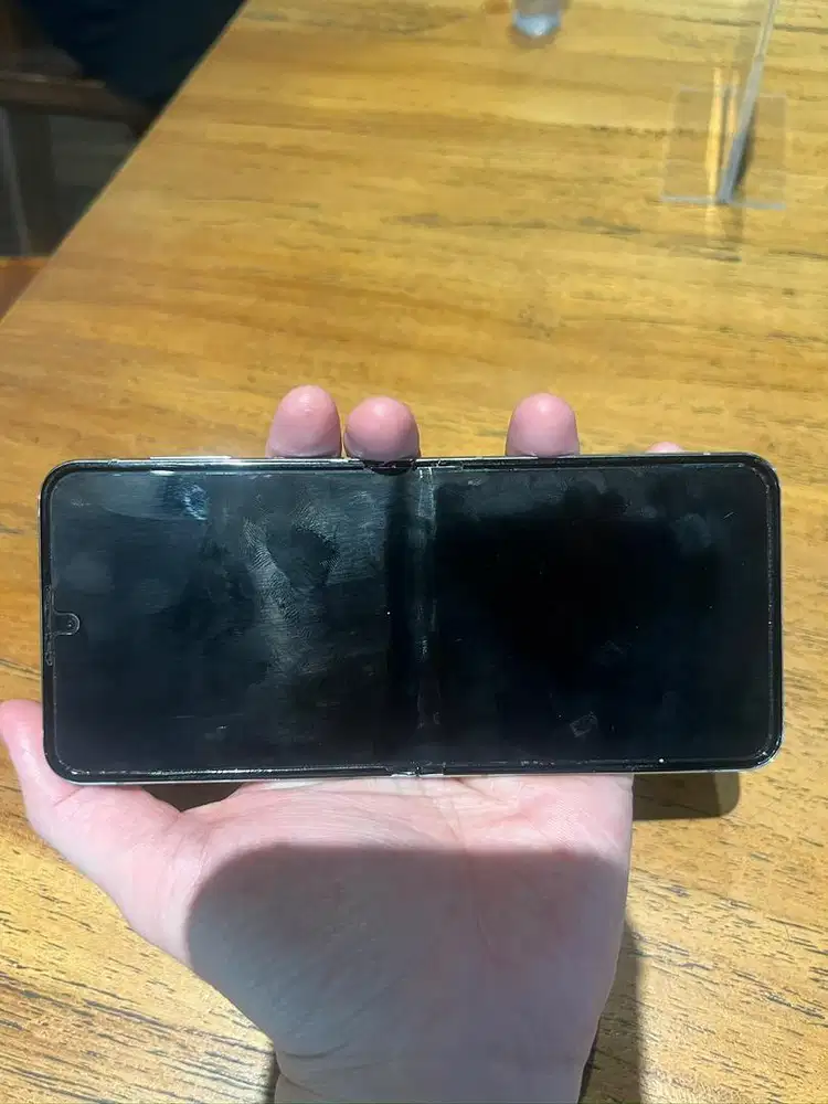 Samsung ZFlip 5 kondisi ok bgt (FULLSET)
