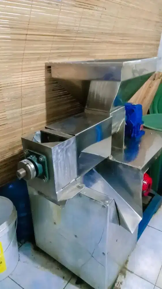 Mesin Peras Santan, Mesin Parut Kelapa