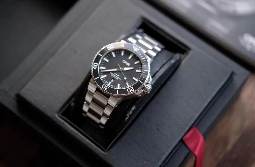 Jam Oris Aquis Date 43.5mm Stainless Steel Black Dial
