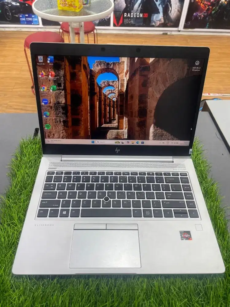 HP ELITEBOOK 745