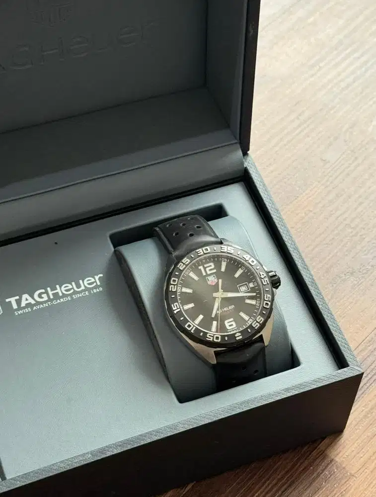 Jam Tag Heuer Formula 1 Quartz WAZ1110 Black Rubber Strap