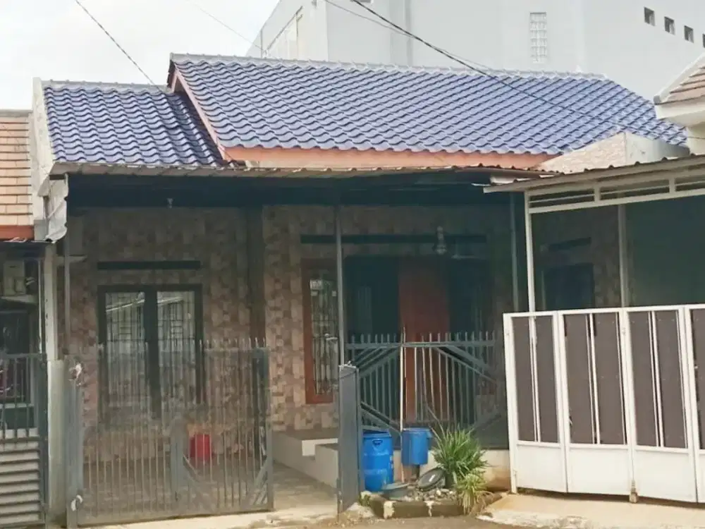 Rumah siap huni rapih hadap taman di Permata Cimanggis
