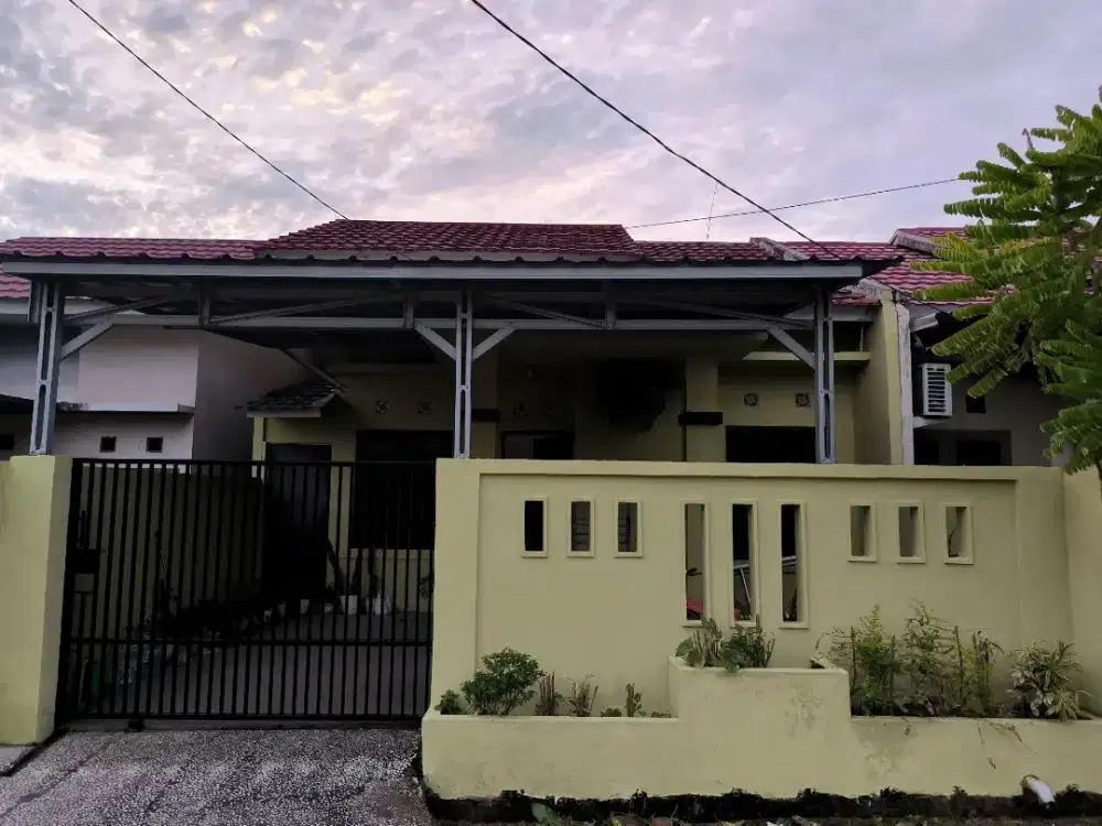 Rumah Nyaman dan Strategis