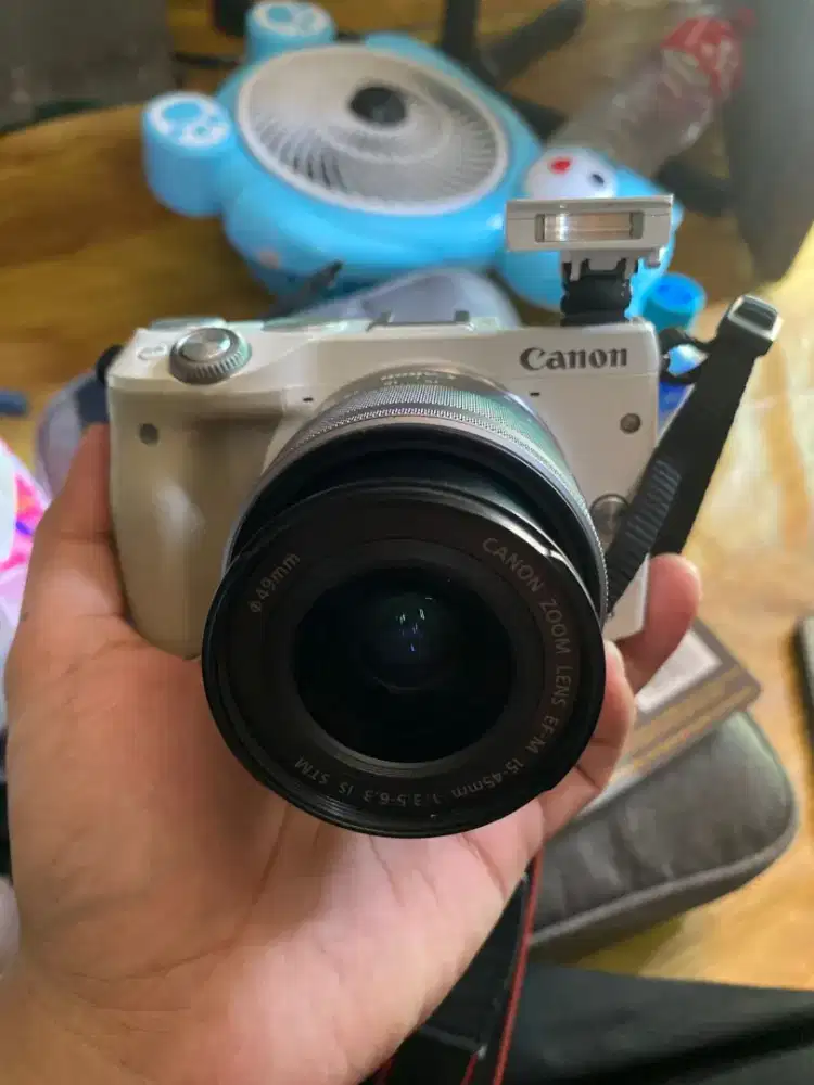 Canon EOS M3 KIT 15-45mm - Kamera mirrorless buat konten, layar flip