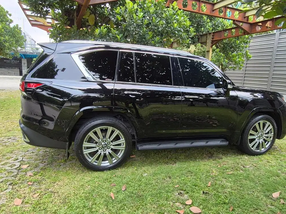 Lexus LX 600 VIP 4 seater 2+2 2022/2023 low KM terawat