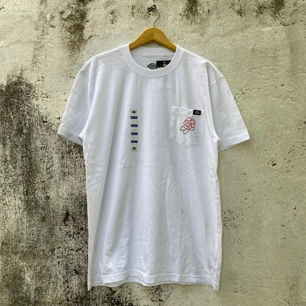 Kaos pocket Dickies - Size LT fit XL - Baju putih