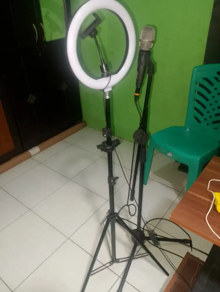 Stand mic + lighting. bahan besi