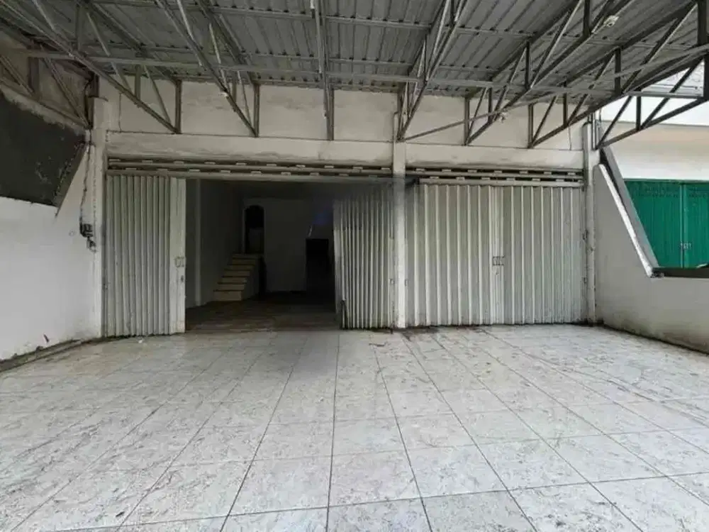 Rumah Usaha lokasi di Jalan Poros Arah Kota Batu