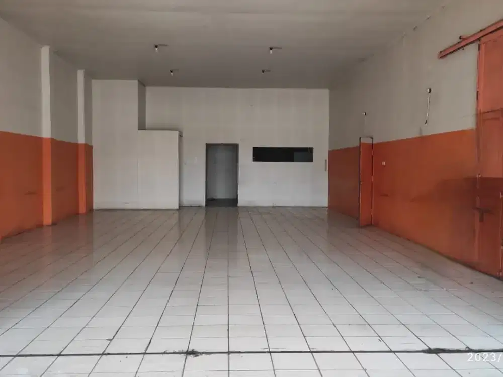 For Rent! Ruang Usaha Berlokasi Strategis Dan Ramai di Padalarang, Bandung