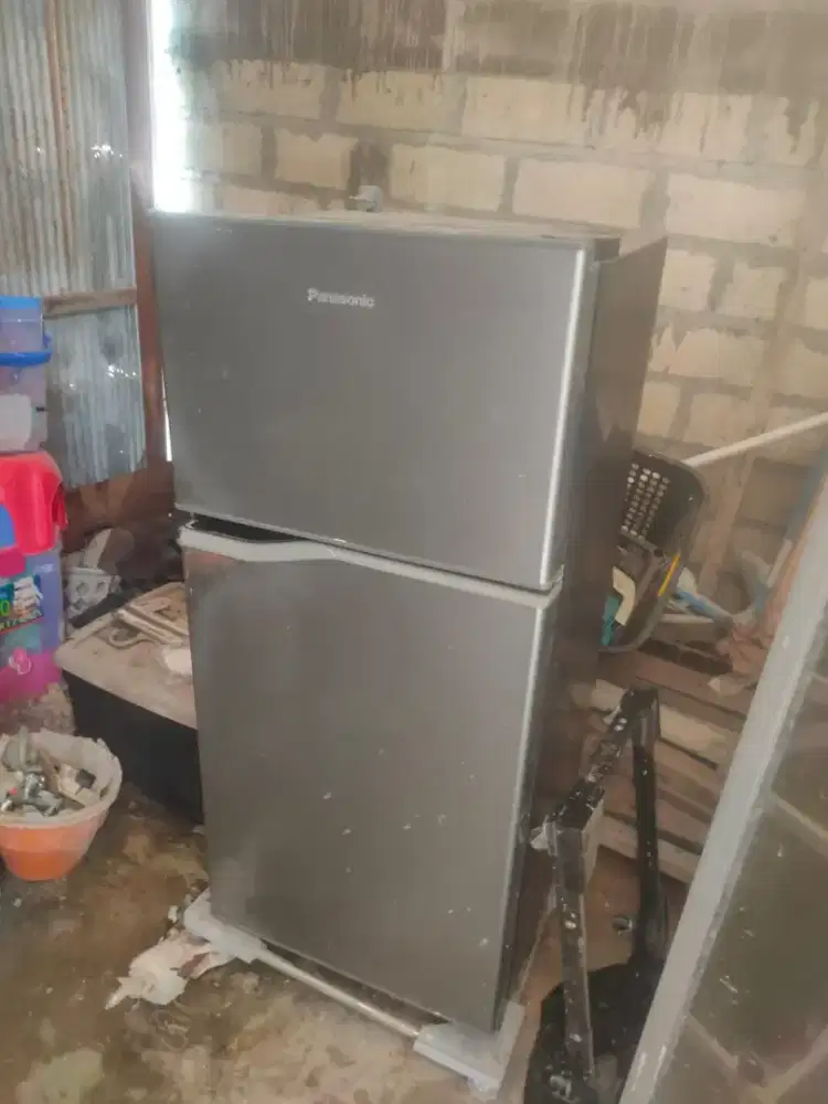DIJUAL seadanya Kulkas 2 Pintu